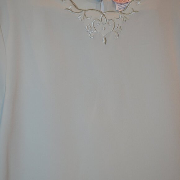 LAUREN LEE PETITE USA Embroidered Neck Polyes Short Sleeves Light Teal Blouse 4P - Picture 3 of 9